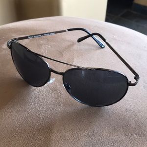 Foster Grant Aviator sunglasses